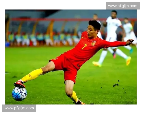 国足东亚杯激战正酣争夺积分关键时刻球迷热情高涨期待精彩表现 国足东亚杯激战正酣争夺积分关键时刻球迷热情高涨期待精彩表现