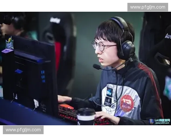 神级操作震撼全场LOL选手神R闪逆天改命瞬间点燃战局 神级操作震撼全场LOL选手神R闪逆天改命瞬间点燃战局